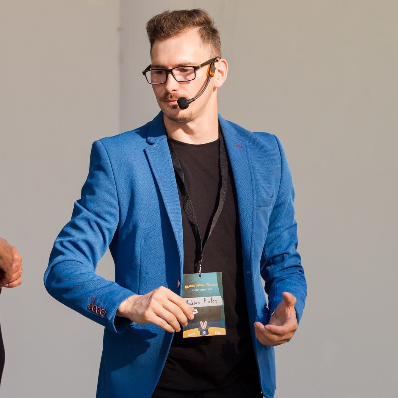 menta crop magician Mureș Adrian Pintea Magicianul Magul Cetății spectacole magie copii Mureș spectacole magie adulți Mureș magician Târnăveni magician Mediaș Călătoria Magică